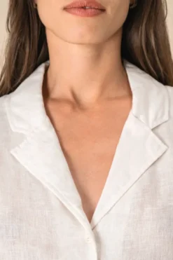 Camicia donna a maniche corte in lino con collo bowling