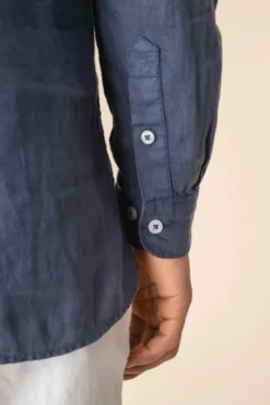 Camicia uomo con collo alla coreana slavata in lino