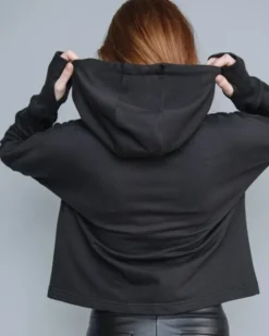 Felpa corta nera con cappuccio, personalizzabile con stampa
