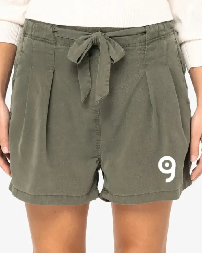 Short donna ecosostenibili slavati in lyocell