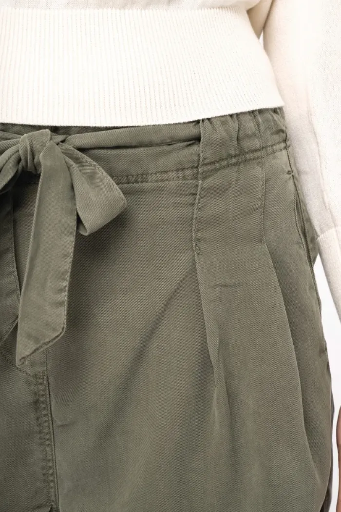 Short donna ecosostenibili slavati in lyocell